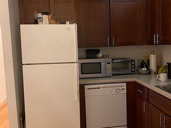 5th image of 849 Halsey St APT 1B