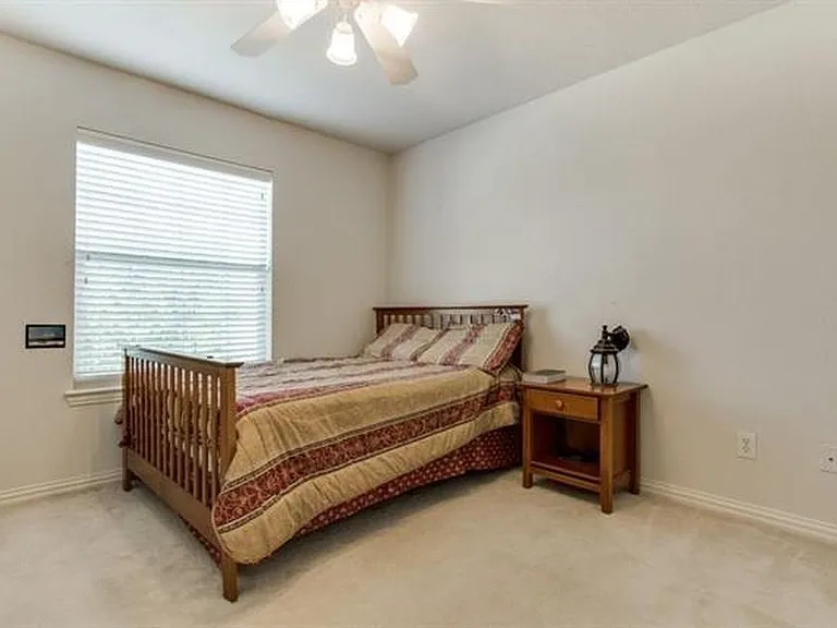 1016 Thorncliff Trl — Photo 16