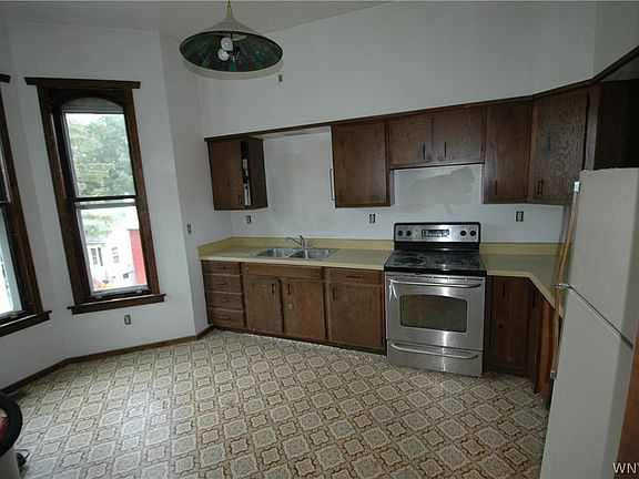 4th image of 200 State St