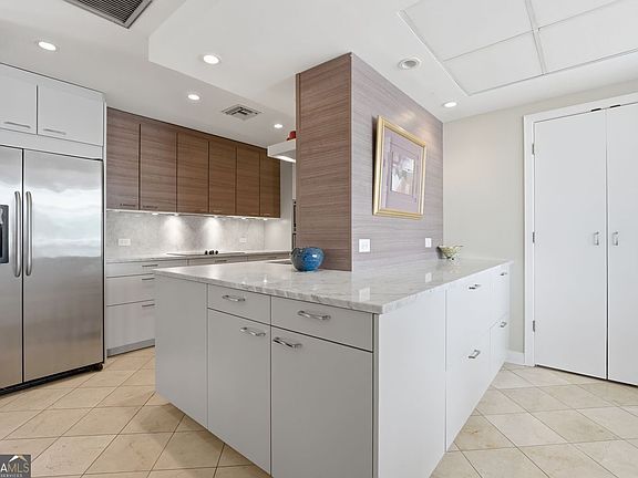 5th image of 145 15th St NE APT 429