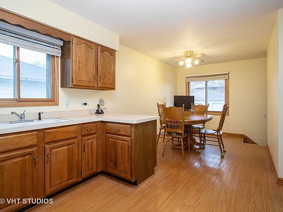 4th image of 171 Oak Ave