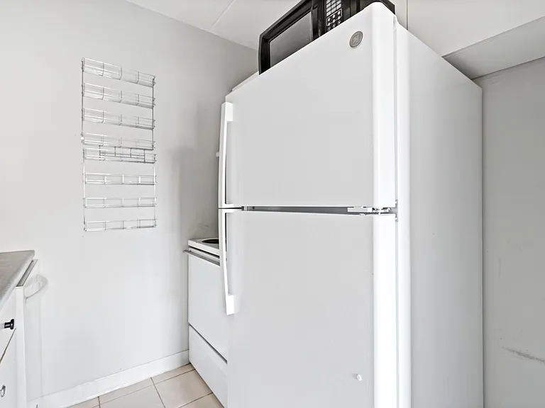 300 Lookout Ave #C4 — Photo 9