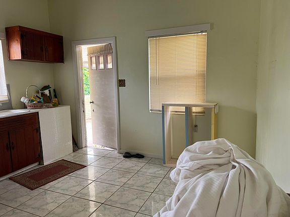 5th image of 122 Thornhill Rd