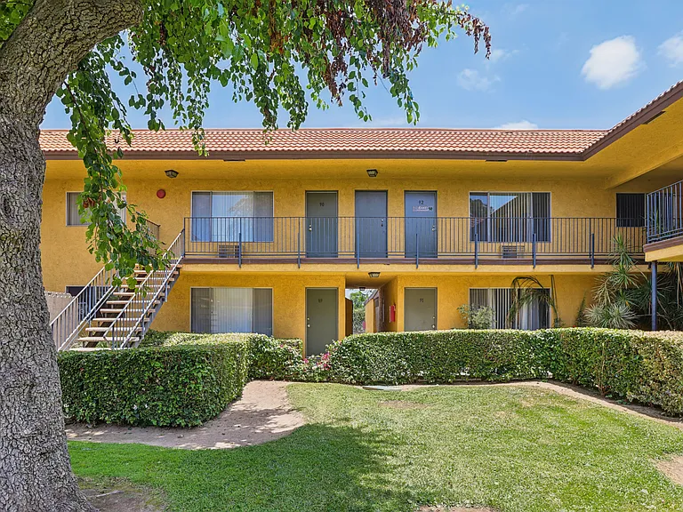 Casa Moreno Apartments — Photo 17