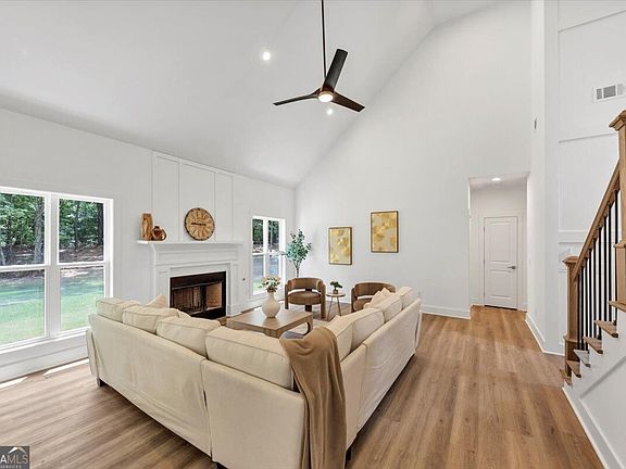 5th image of 160 Rivers Edge Dr