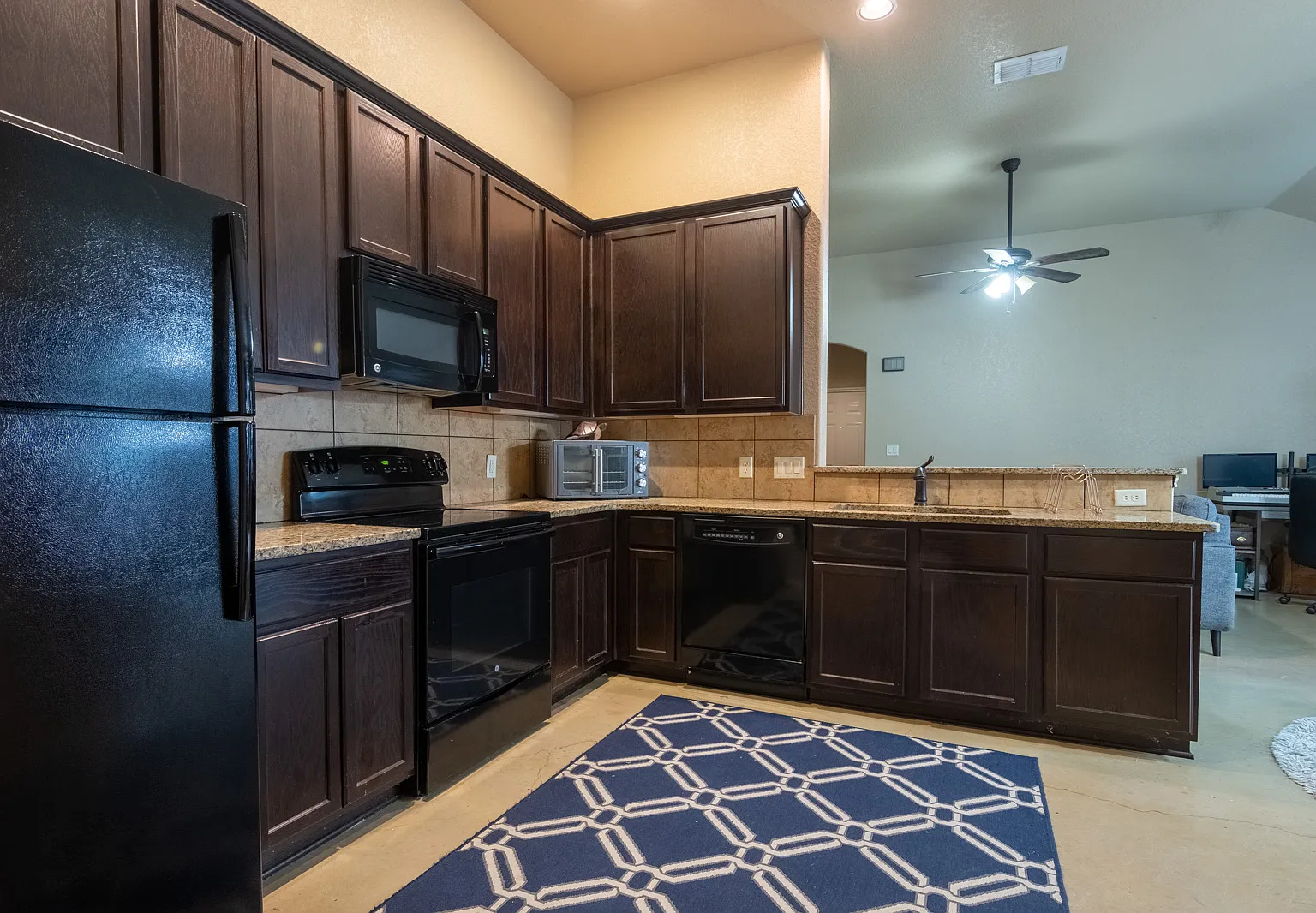 3 bed, 1235 sqft, $1,600 — Photo 4