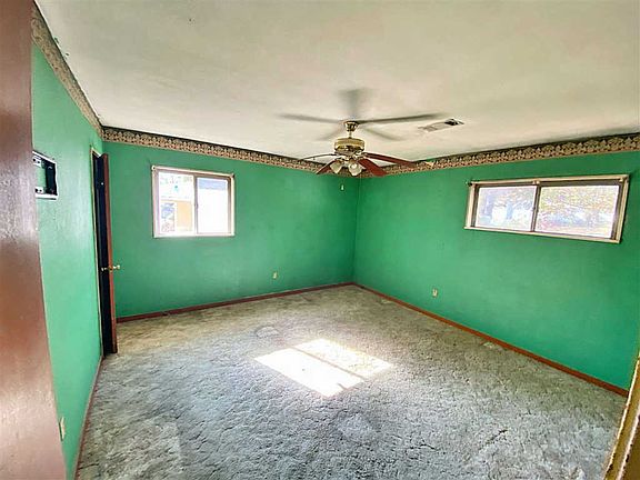2nd image of 2863 Lakewood Dr
