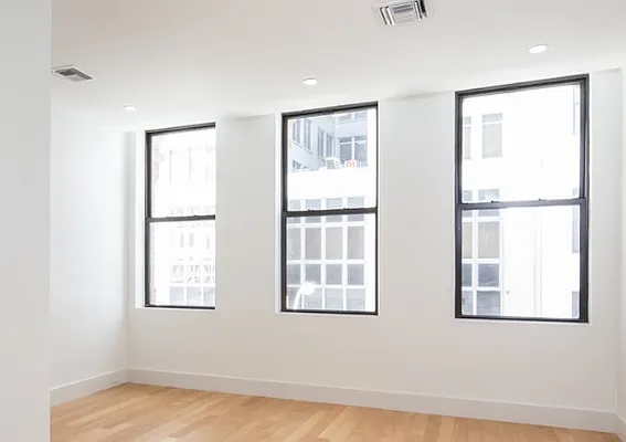 Rented by Penthouse Realty & Management CO INC | media 18