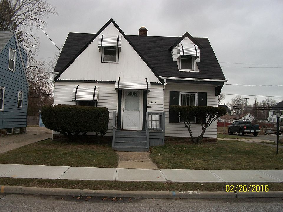 Landlord cuts grass and trim hedges.