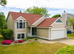 15722 River Run Dr, Spring Lake, MI 49456