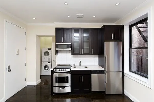 Rented by Icon Realty Management | media 9