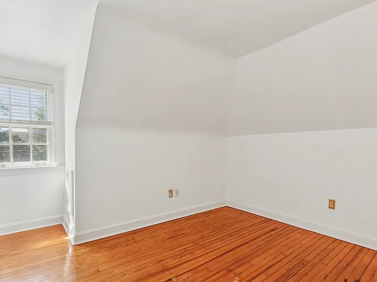 340 N Penn St — Photo 15
