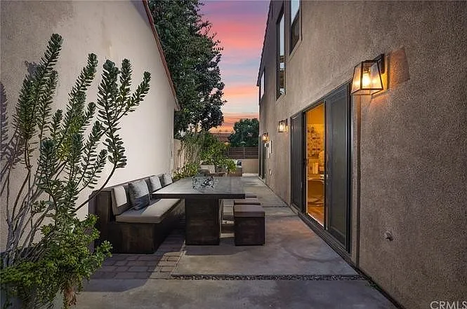 4 bed, 2.5 bath, 2634 sqft, $10,000 — Photo 3