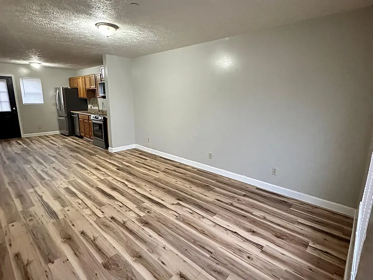 509 W College St #P — Photo 2