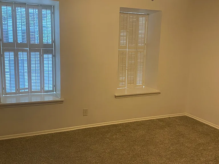 1045 Shook Ave — Photo 14