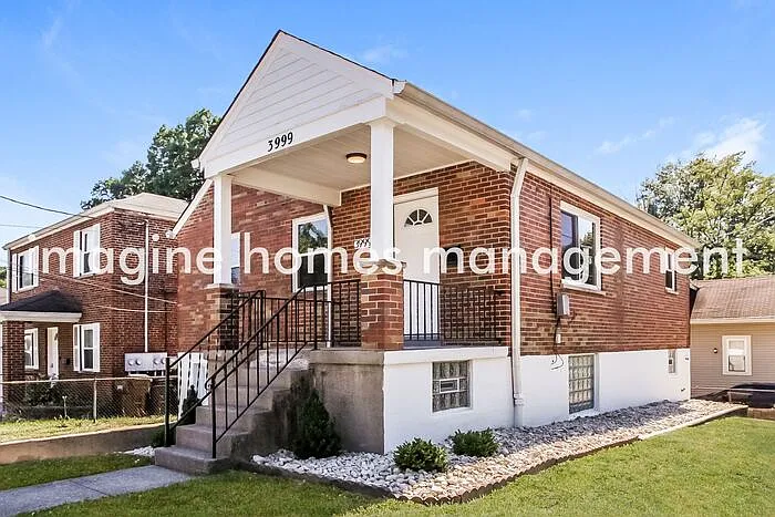 3 bed, 1.5 bath, 1137 sqft, $2,265 — Photo 2