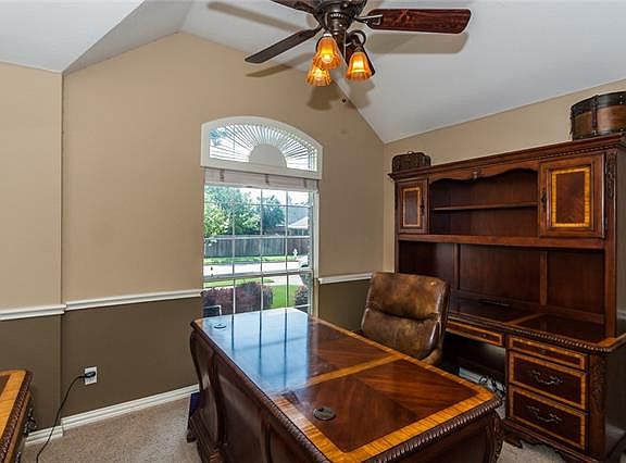4th image of 6602 Glade Dr