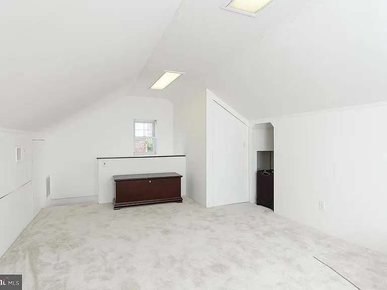 616 Nicholson St NW — Photo 20