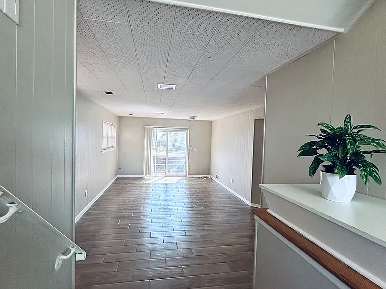 704 Laramie Ave — Photo 6