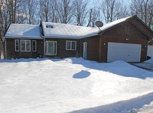 930 Friar Tuck Ln, Webster, NY 14580