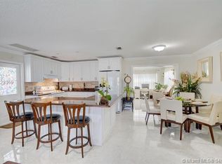 528 Iris Cir, Palm Beach Gardens, FL 33410