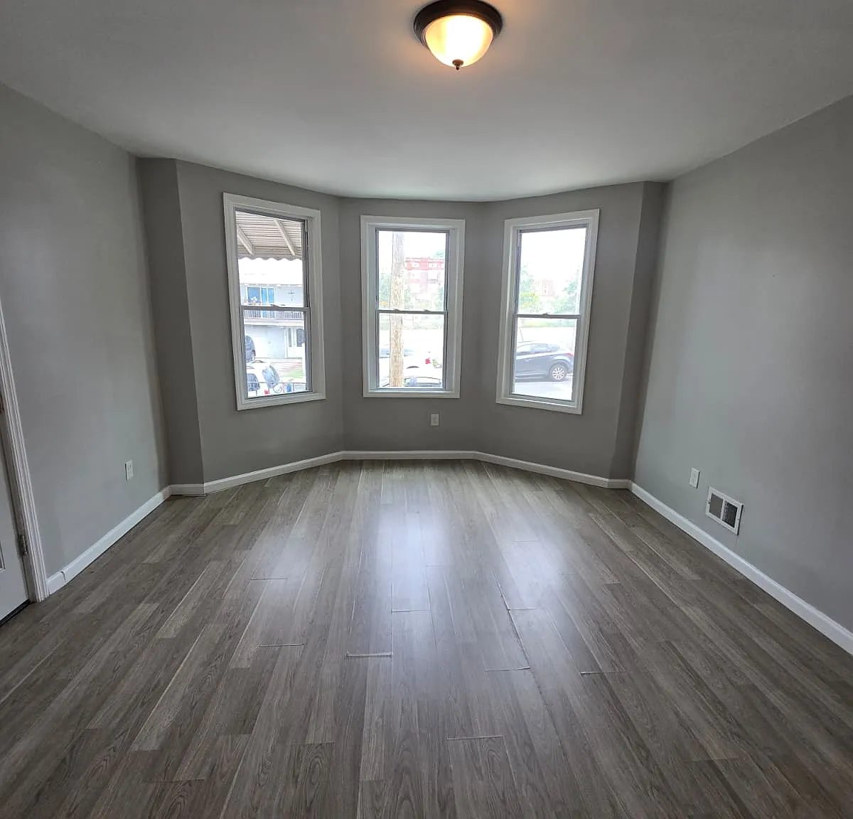 3 bed, $2,500 — Photo 1