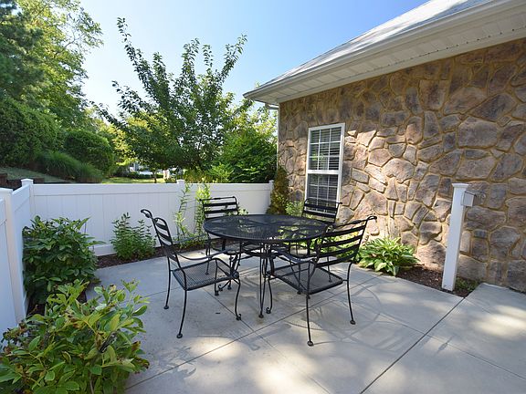 4th image of 1811 Aston Ln