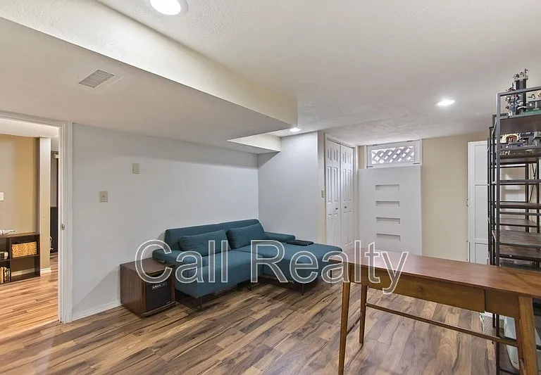 1117 E 33rd Ave — Photo 18