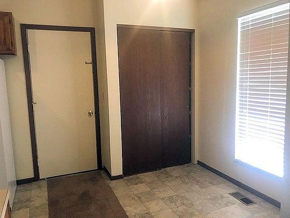 4th image of 31 Colonial Ct