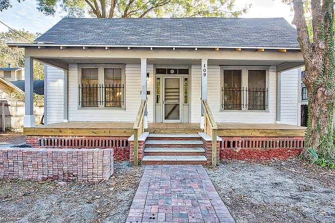 109 NW 10th St