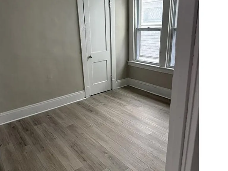 11903 Fairport Ave — Photo 14