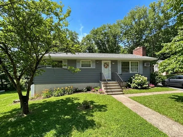 162 Independence Rd, East Stroudsburg, PA 18301