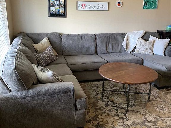3rd image of 1043 E Hacienda Dr
