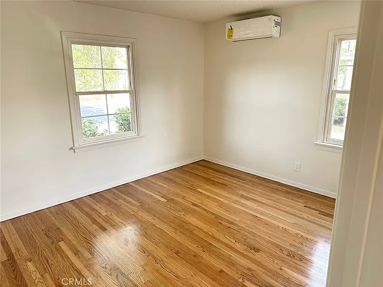 6539 Blucher Ave — Photo 8