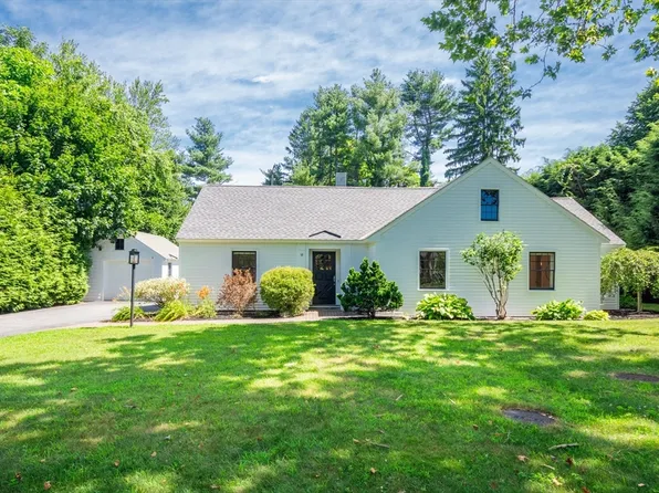 18 Whittemore St, Concord, MA 01742