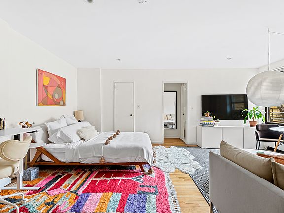 4th image of 60 E 9th St APT 621