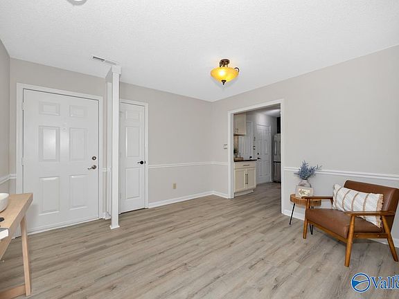 5th image of 1016 Kinsey Dr SE