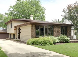 4713 Prince St, Downers Grove, IL 60515