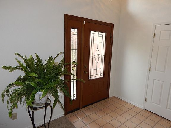 4th image of 1581 N Saddleback Ave
