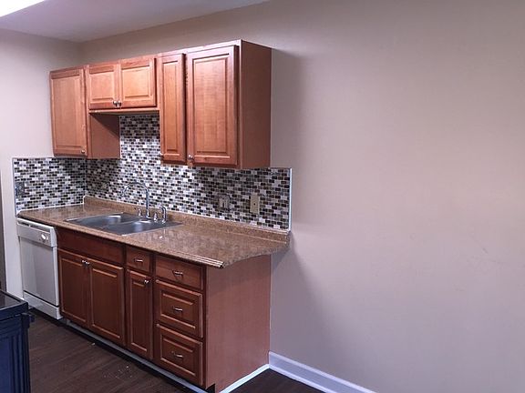 2nd image of 5500 Hillcrest Ln APT 2A