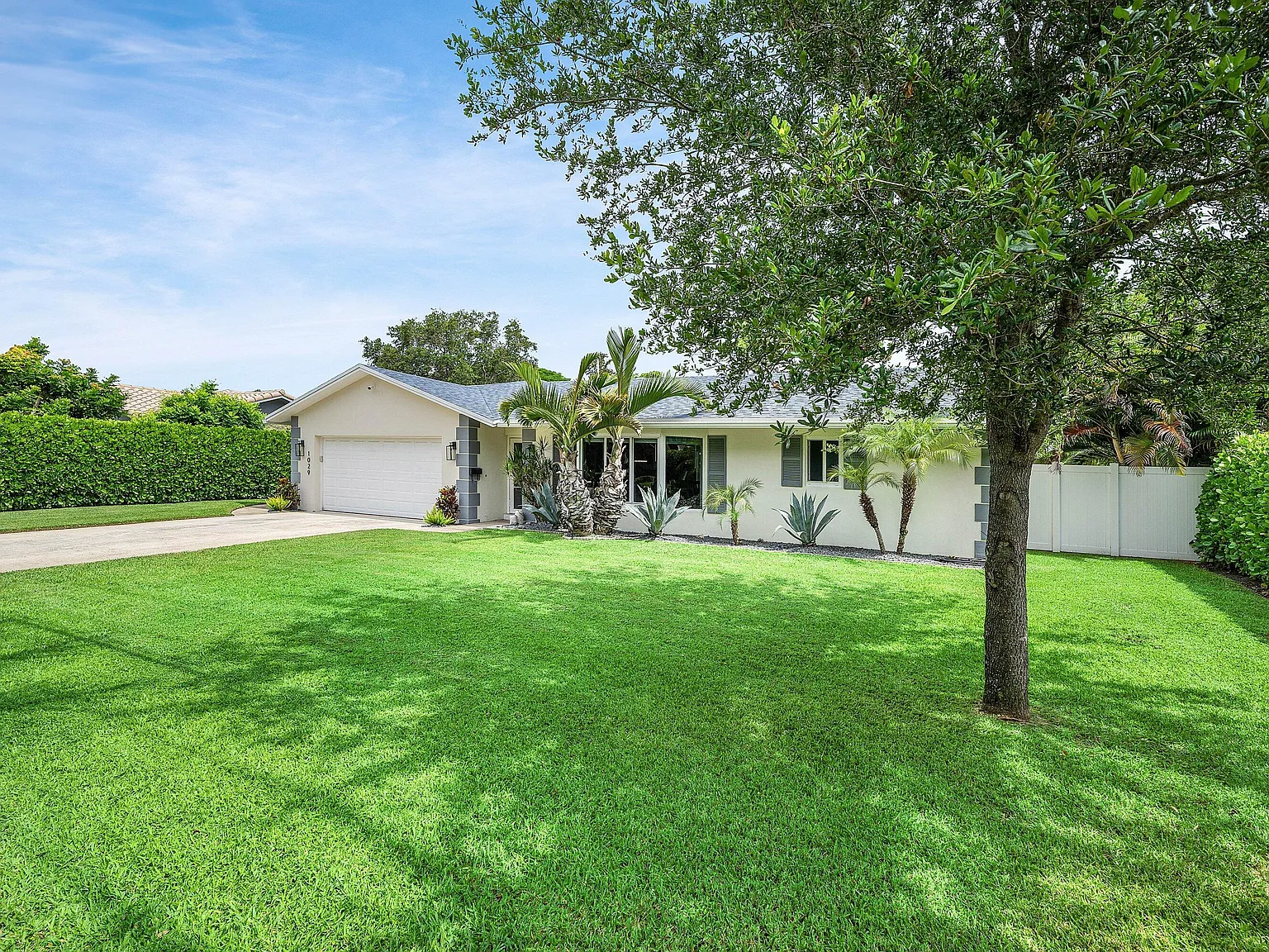 4 bed, 2.0 bath, 2302 sqft, $12,500 — Photo 4