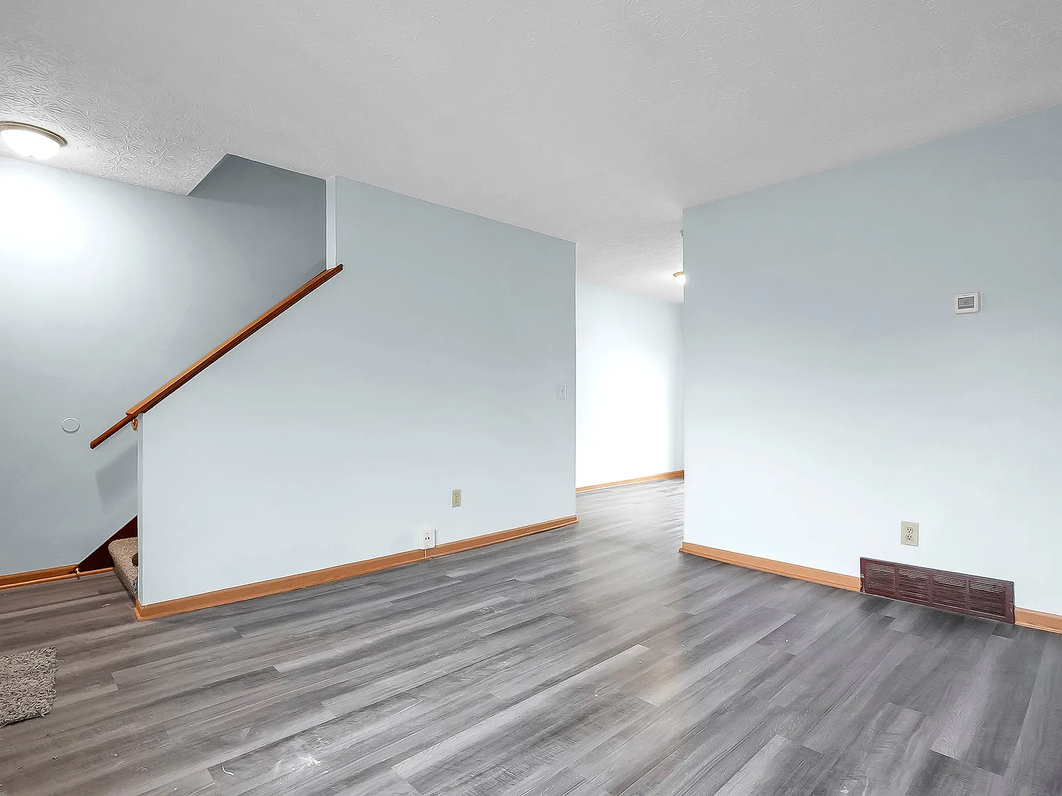 Riverbend Rd Apts - 1726 — Photo 4