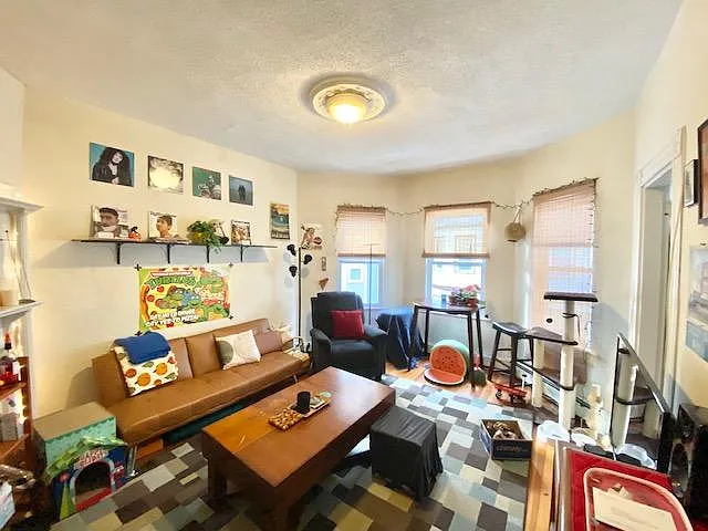 4 bed, 9999 sqft, $4,800 — Photo 3