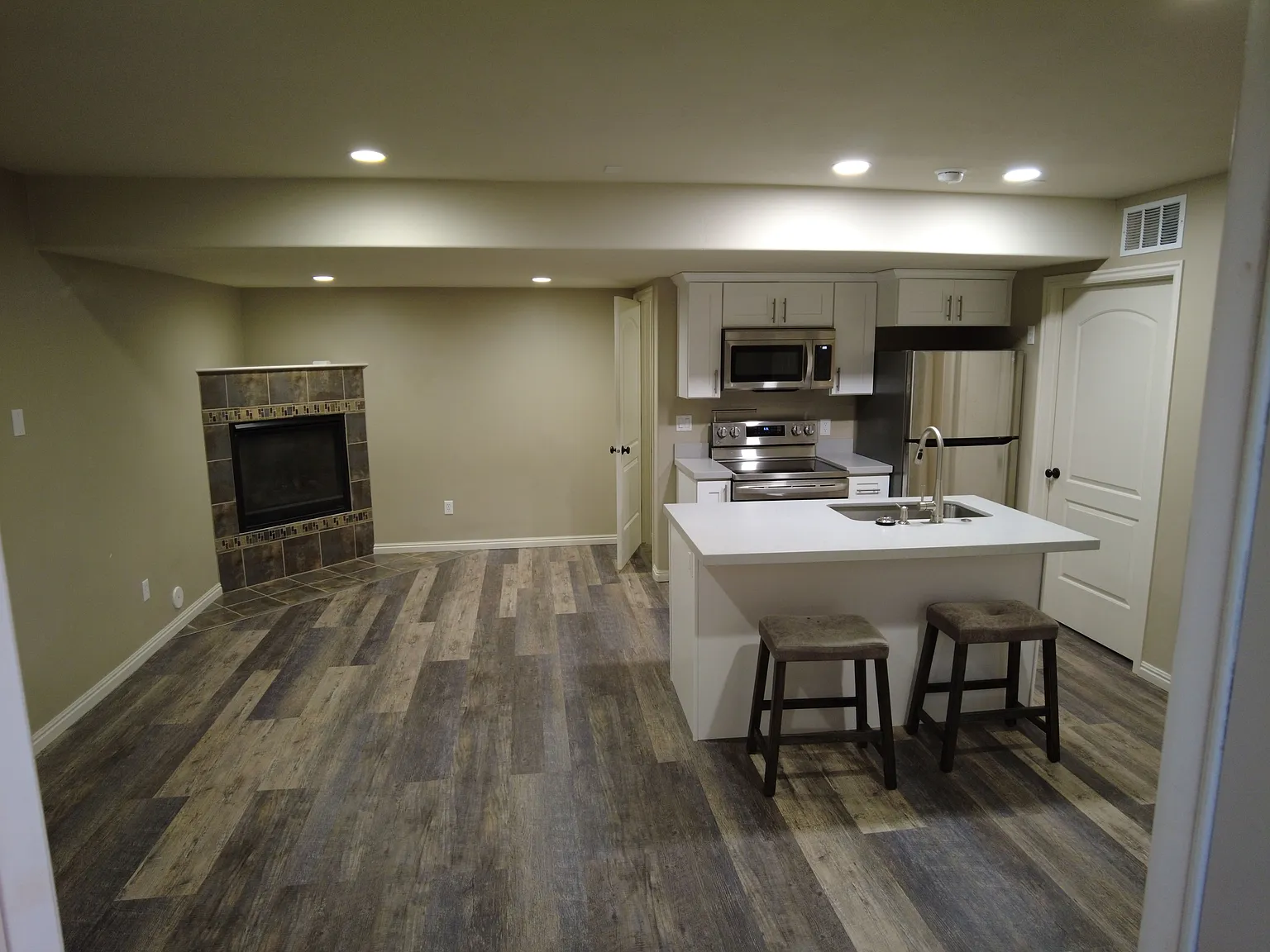1 bed, 850 sqft, $1,490 — Photo 2