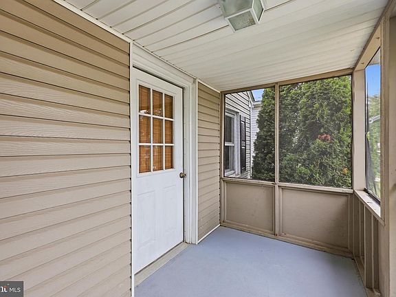 4th image of 218 N Fairfax Blvd