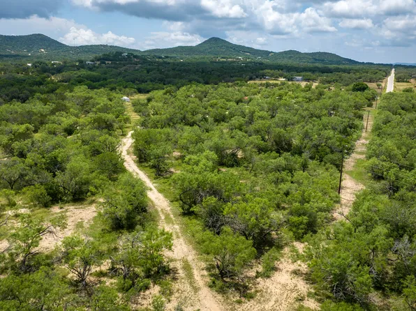 1231 B & R Road, Vanderpool, TX 78885