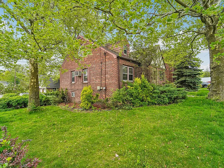 1030 Jassamine Way — Photo 3
