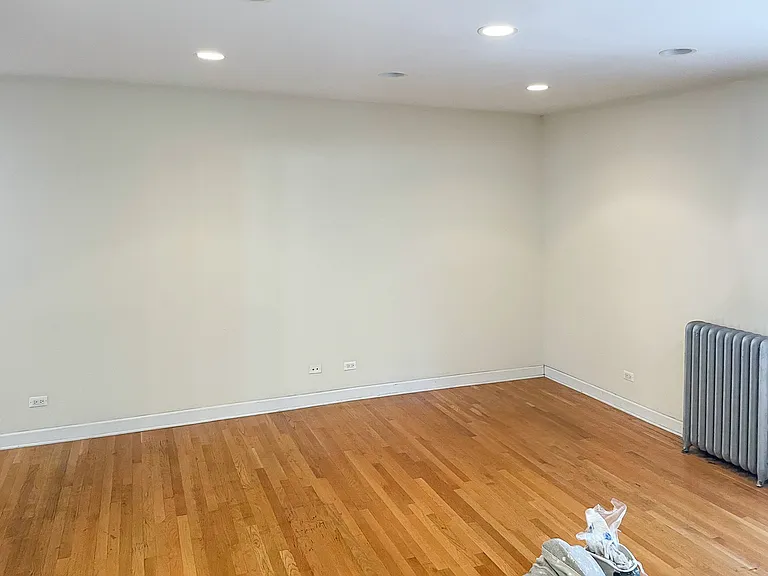 3910 N Pine Grove Ave #2 — Photo 3