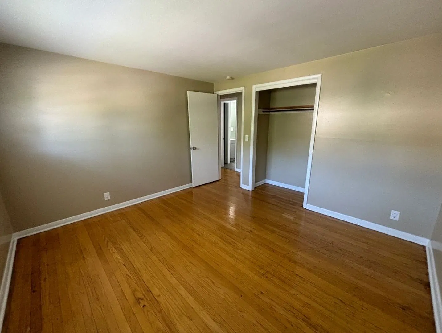 110-118 Milburn Dr — Photo 4