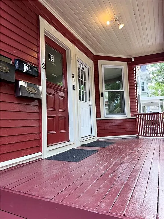 3 bed, 1.0 bath, 3610 sqft, $2,087 — Photo 2
